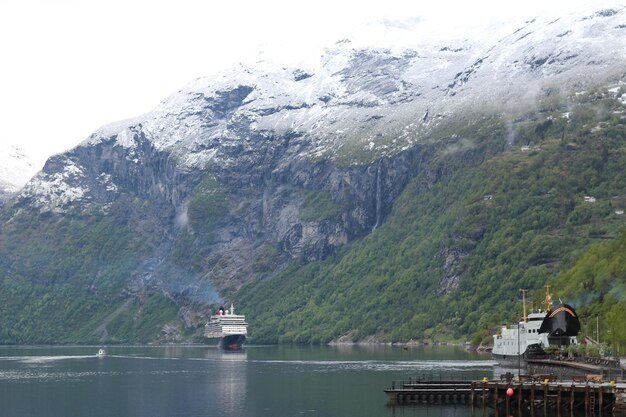 Cruser ship queen elizabeth visit geiranger