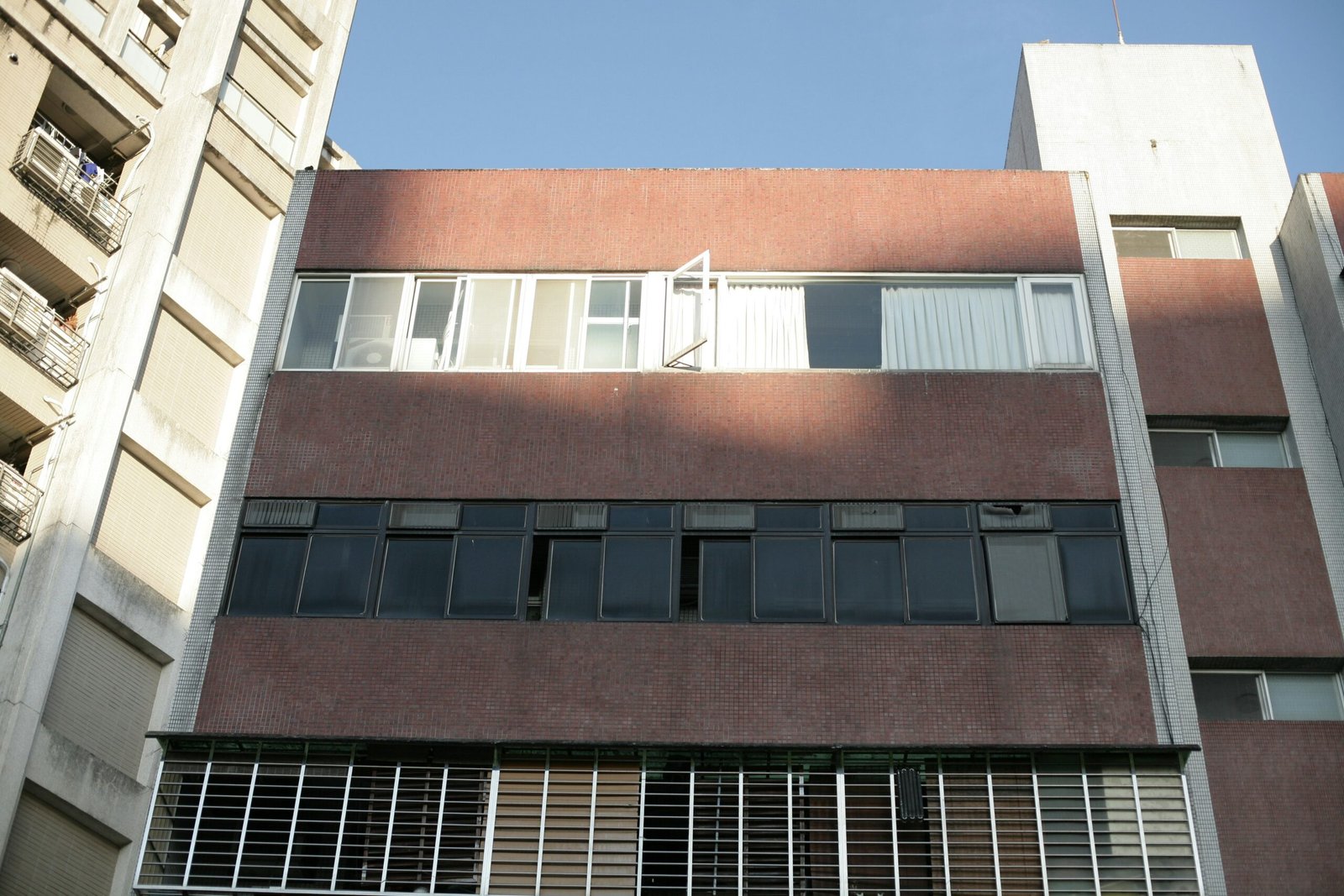 brown and white concrete building