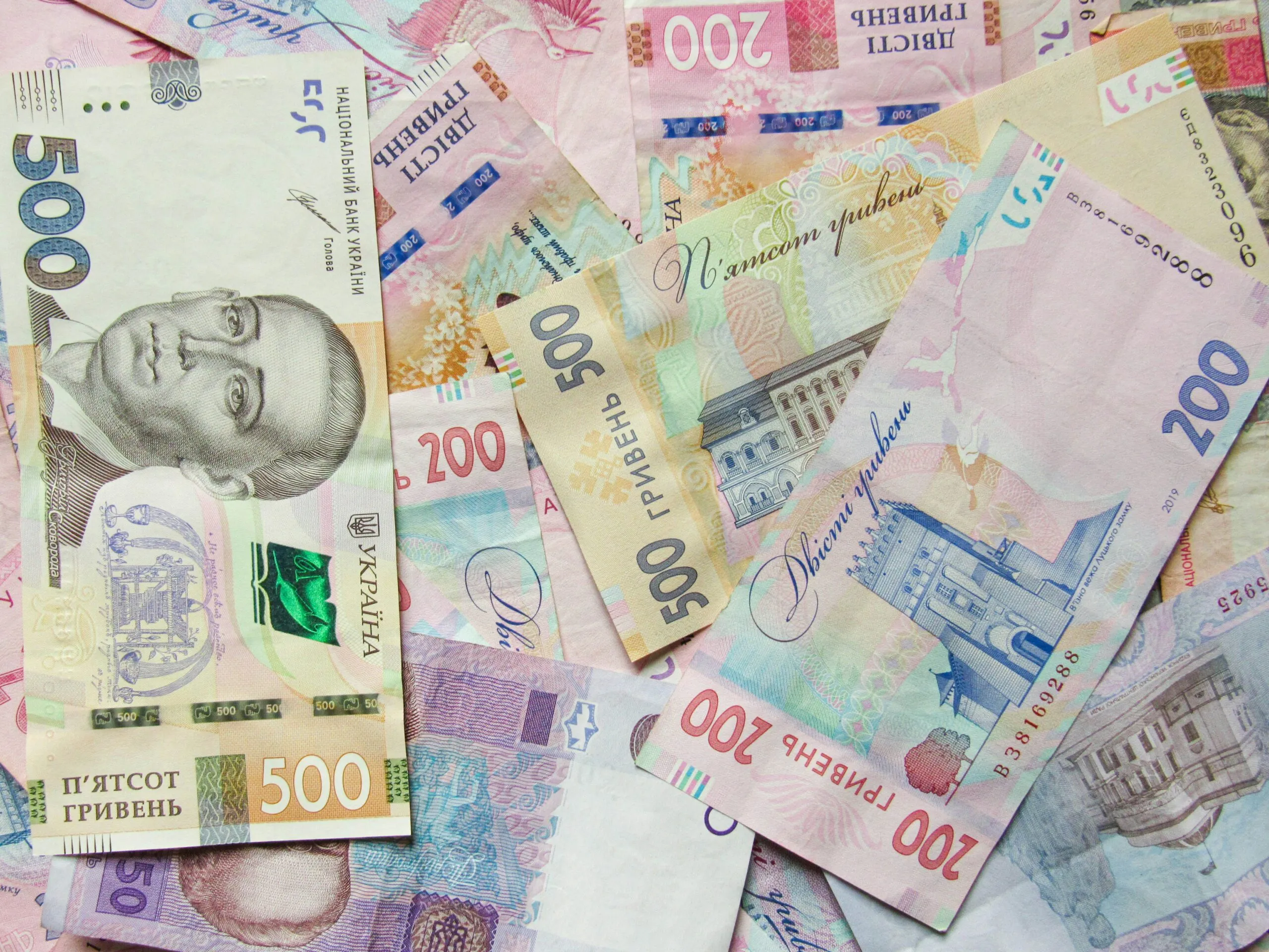 a pile of different bank notes laying on top of each other