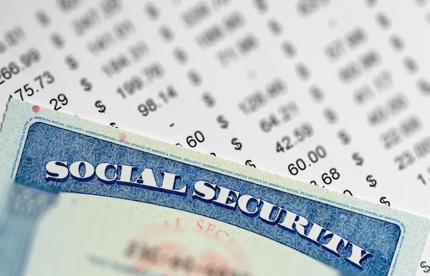 USA Social Security Card on calculations of income for retirement