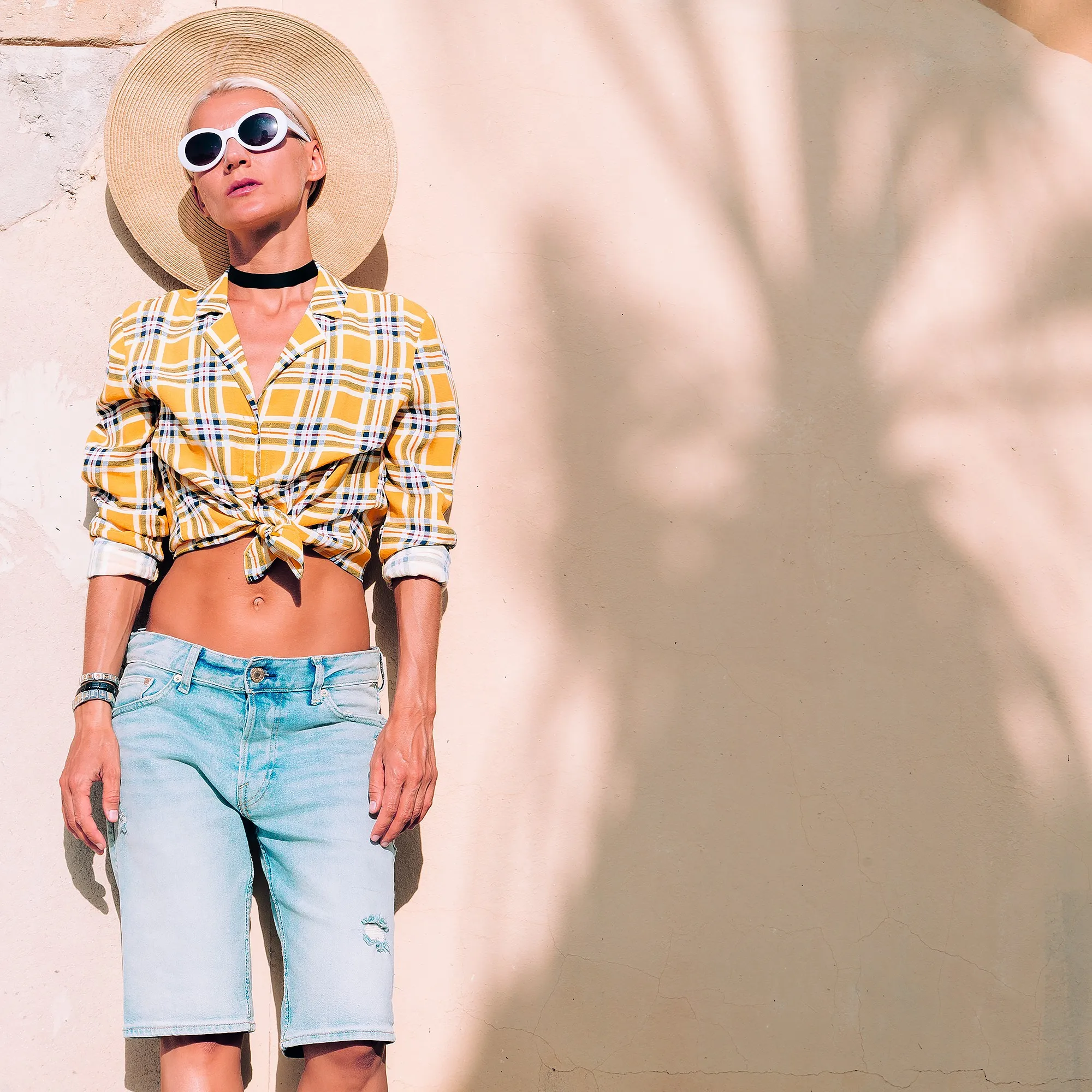 Country style girl. Fashion tropical outfit