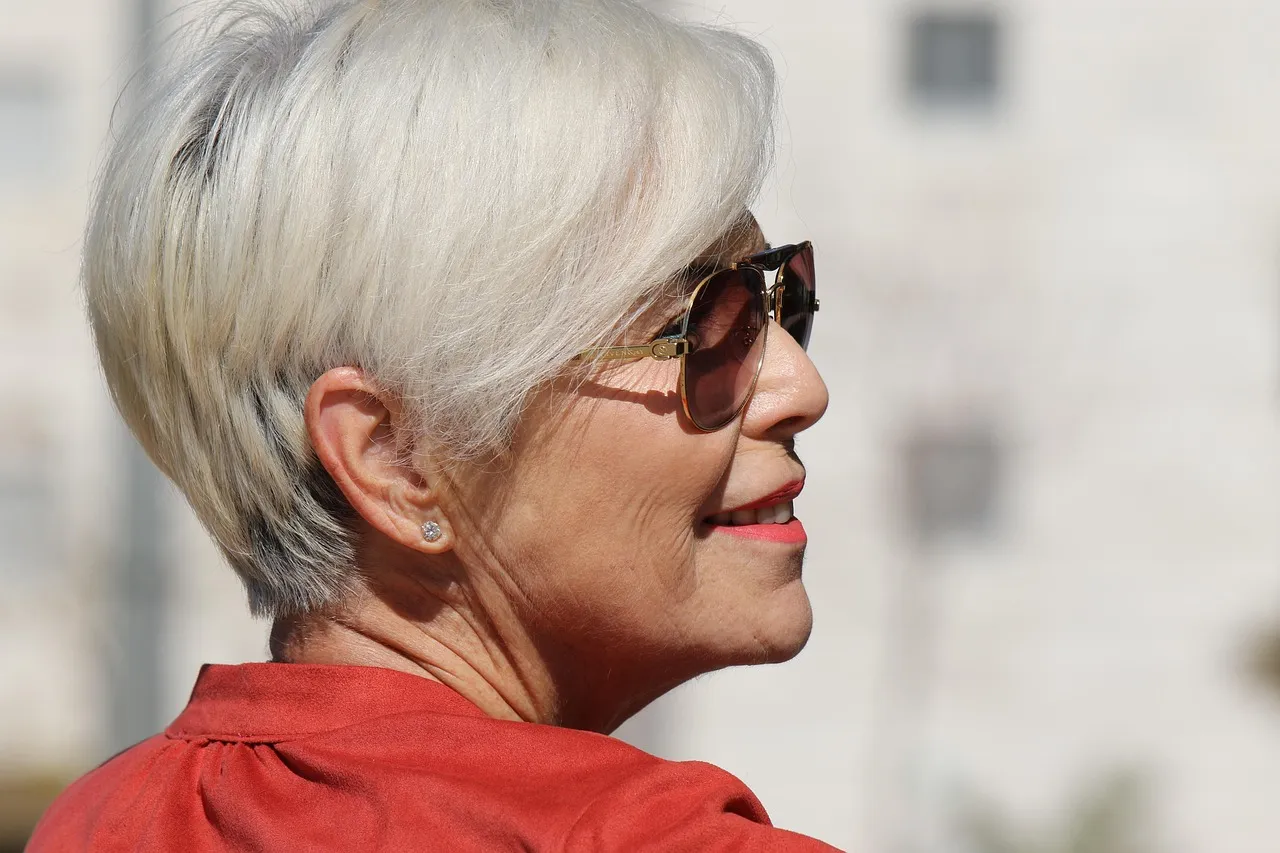woman, portrait, business, haircut, lipstick, elderly, hairdo, glamour, happiness, smile, haircut, elderly, elderly, elderly, elderly, elderly