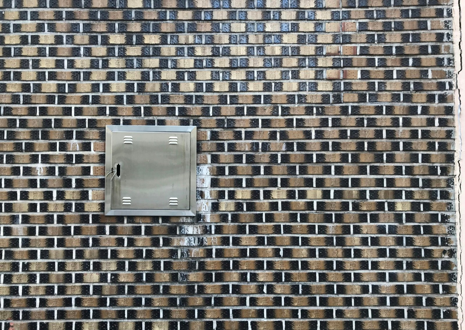 grey and black basketball hoop