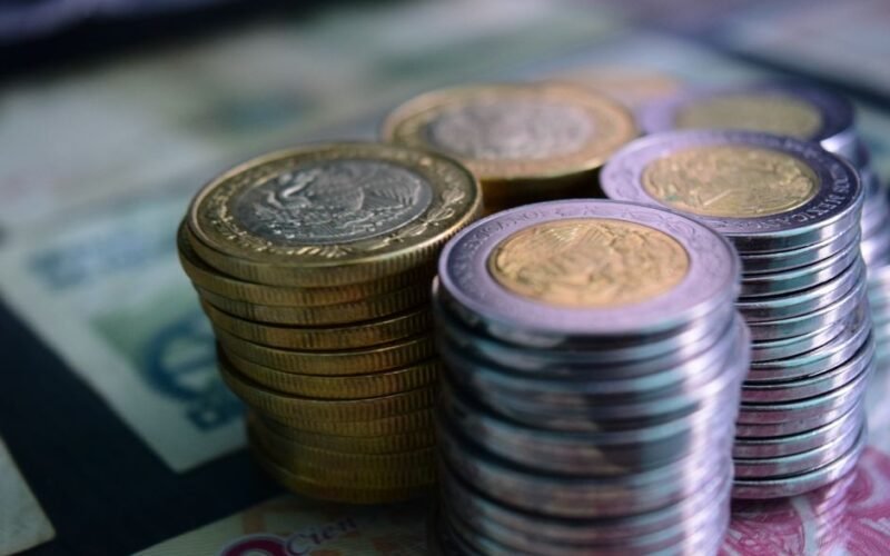 Kredyt gotówkowy a chwilówka – co jest tańsze i jak nie wpaść w pętlę zadłużenia?