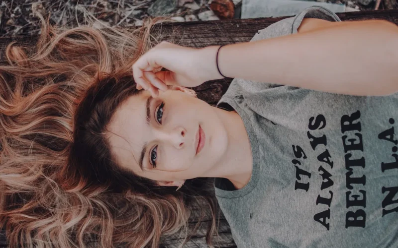 kobieta, portret, ludzie, moda, młody, dziewczynka, model, relaks, piękny, atrakcyjny, na dworze, dorosły, brunetka, twarz, włosy, opieka, płeć żeńska, skincare