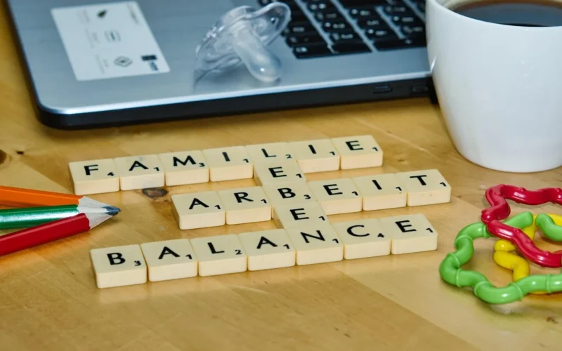 work-life balance, praca, praca i rodzina, odszkodowania, komputer, tabela, technologia, gabinet, notatnik, internet, biznes, czytać, work-life-balance, homework, filiżanka kawy, praca w domu, tabletki, online, laptop, połączenie, kawa, puchar