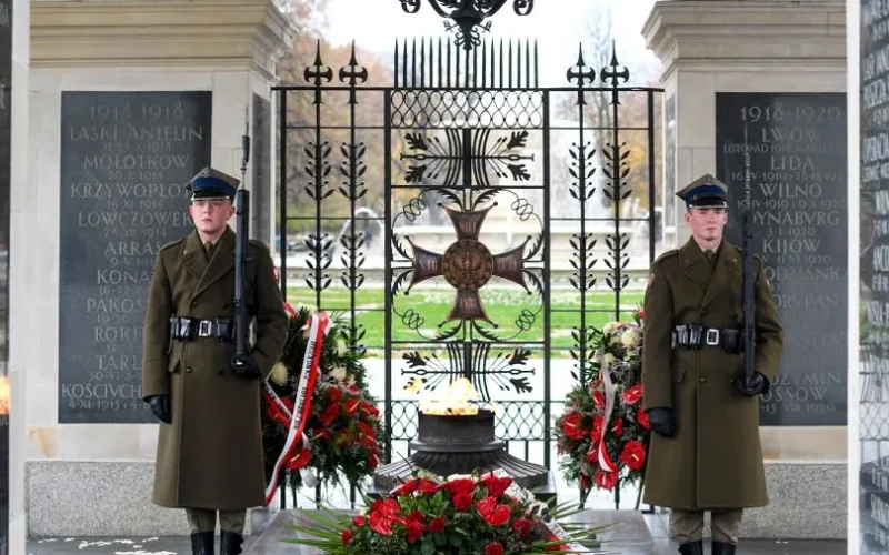 Two soldiers stand guard at Warsaw's Tomb of the Unknown Soldier, honoring the fallen with reverence and discipline.