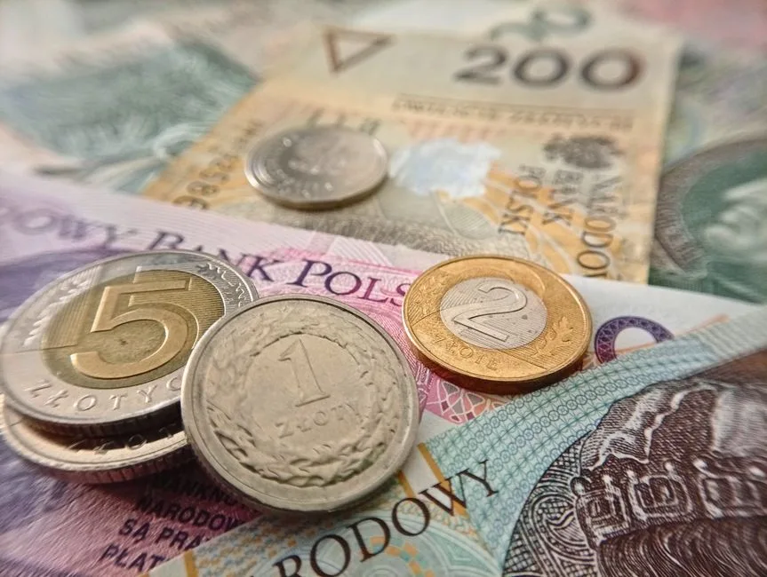Close-up of Polish coins and banknotes, showcasing zloty currency details.